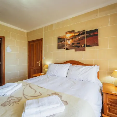 Romantic Gozo Escape With Private Pool, Terrace & Bbq